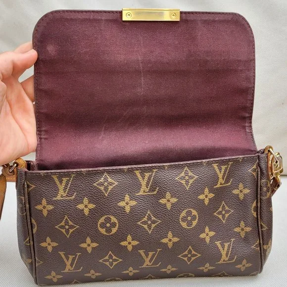 LOUIS VUITTON Favorite MM Monogram Bag - Picture 13 of 16